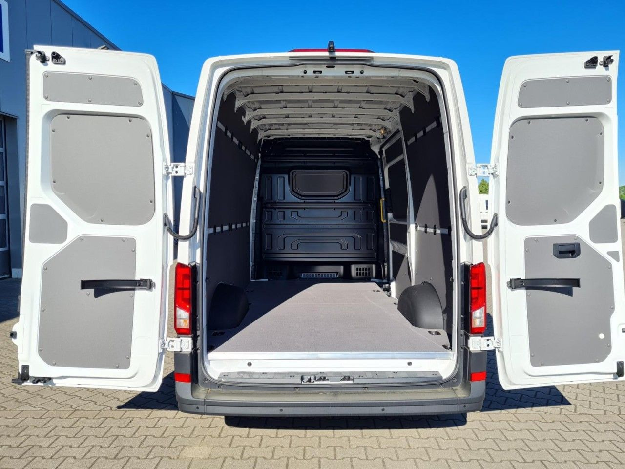 Volkswagen Crafter 35 Kasten MR Hoch 4 Motion DSG KLIMA TEM - Panel van: picture 5 Volkswagen Crafter 35 Kasten MR Hoch 4 Motion DSG KLIMA TEM - Panel van: picture 5