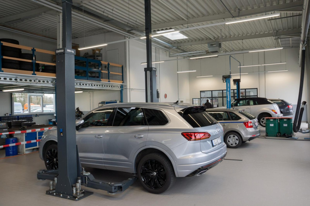 Curtain side van Volkswagen Crafter 35 Pritsche Schiebe Plane LED, Kamera: picture 18