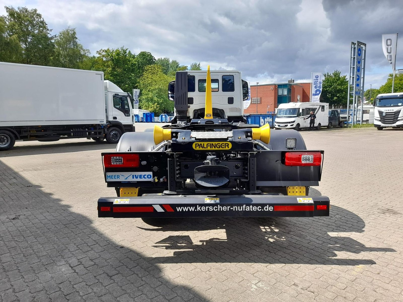 Iveco AD280X46Y/PS ON PALFINGER Lenk Lift - Hook lift truck: picture 4 Iveco AD280X46Y/PS ON PALFINGER Lenk Lift - Hook lift truck: picture 4