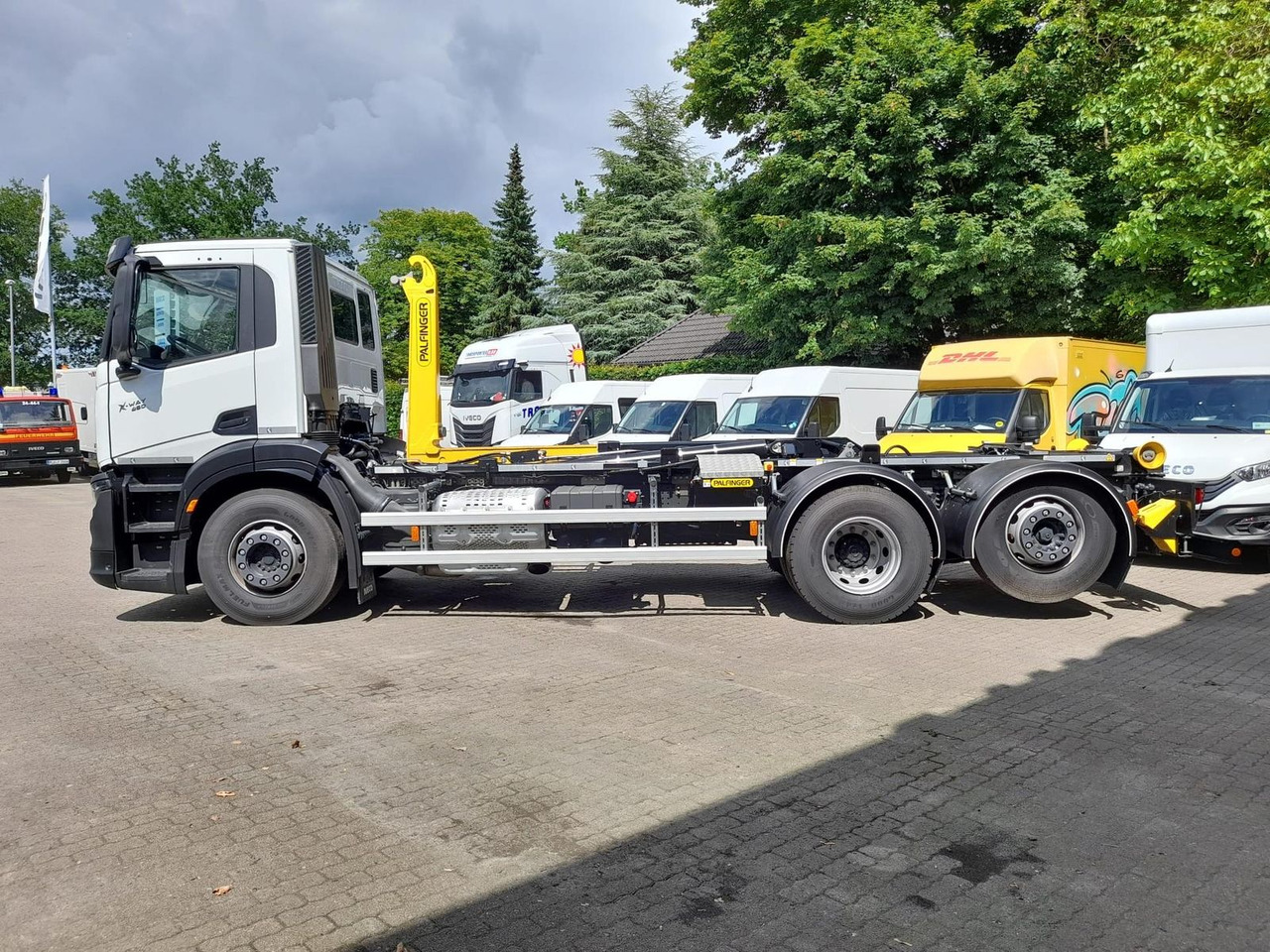 Iveco AD280X46Y/PS ON PALFINGER Lenk Lift - Hook lift truck: picture 2 Iveco AD280X46Y/PS ON PALFINGER Lenk Lift - Hook lift truck: picture 2