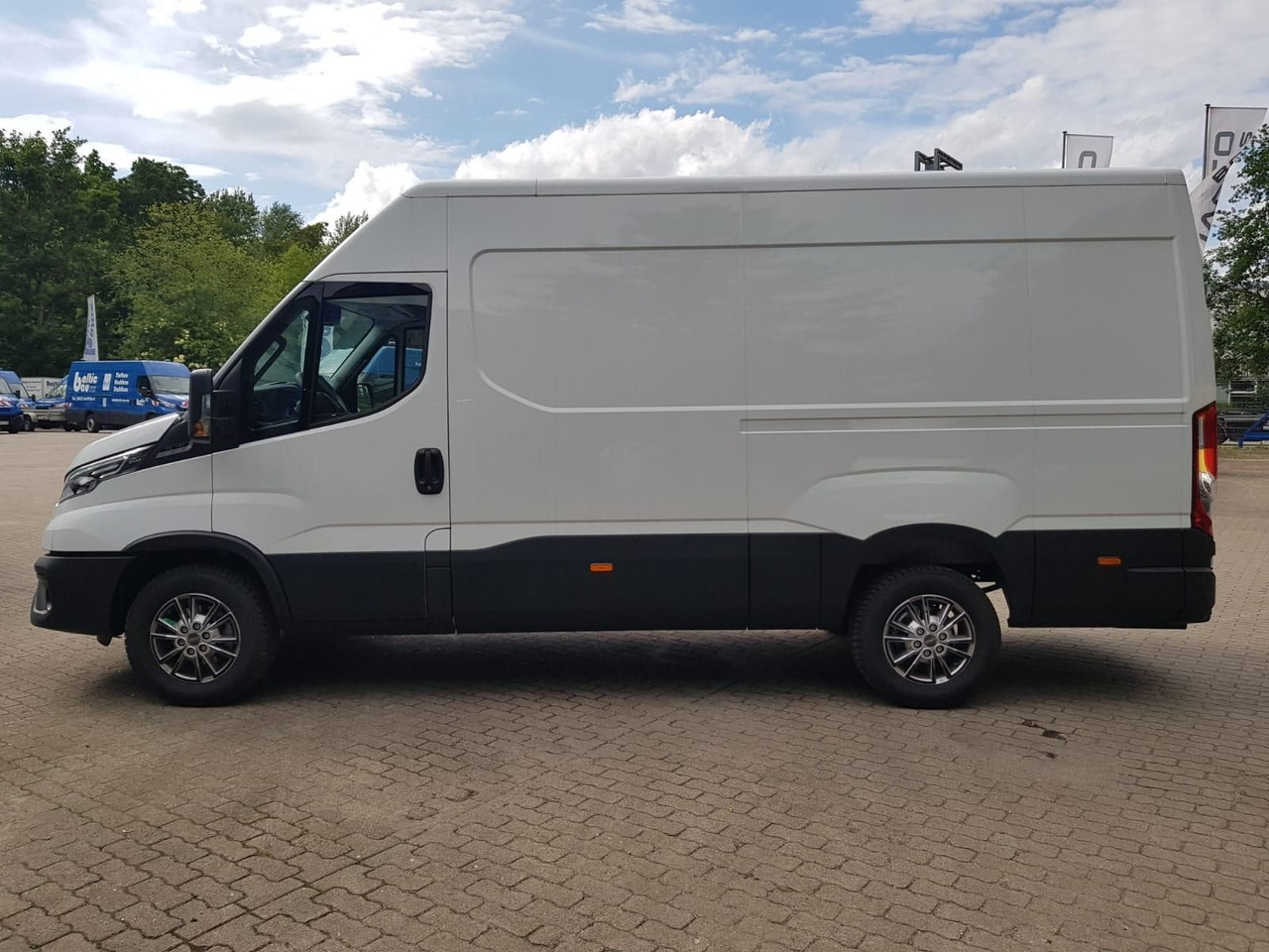 Iveco Daily 35S18HA8 V 3520L mit AHK, Rückfahrkamer... - Panel van: picture 2 Iveco Daily 35S18HA8 V 3520L mit AHK, Rückfahrkamer... - Panel van: picture 2