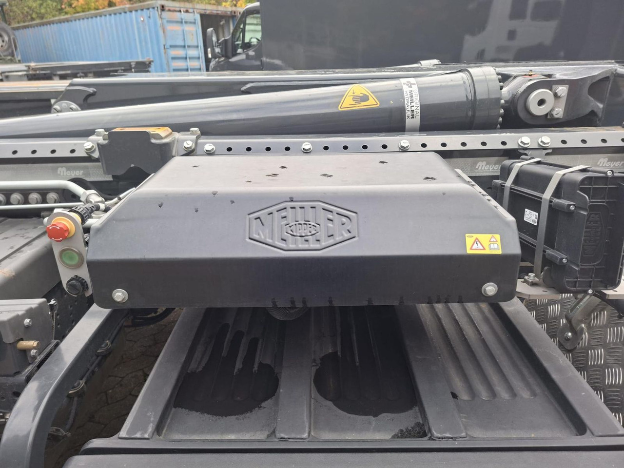 Tipper Iveco X-Way AD300X46Z/P HR OFF MEILER ABROLLKIPPER ...: picture 7