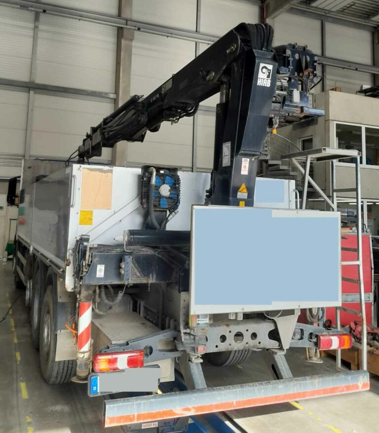 Mercedes Benz Antos 3243 – with crane / mit Kran - Dropside/ Flatbed truck, Crane truck: picture 1 Mercedes Benz Antos 3243 – with crane / mit Kran - Dropside/ Flatbed truck, Crane truck: picture 1