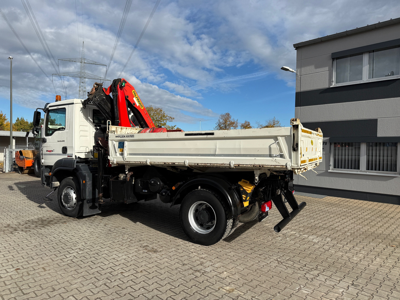 MAN TGM 18.320 Kipper+Kran Palfinger 4x4 Funk Greifer - Tipper, Crane truck: picture 3 MAN TGM 18.320 Kipper+Kran Palfinger 4x4 Funk Greifer - Tipper, Crane truck: picture 3