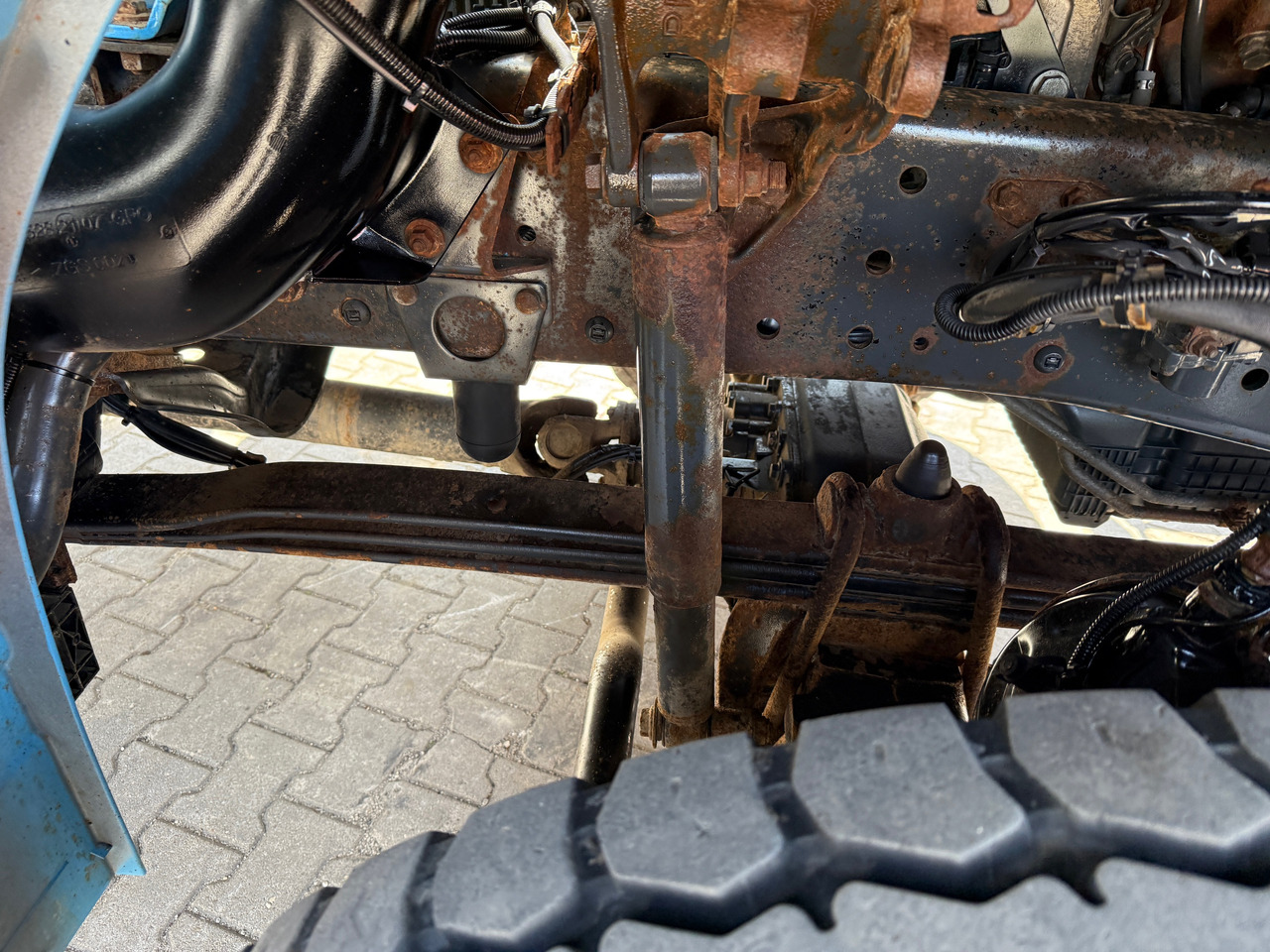 Skip loader truck Mercedes-Benz 1841 Actros MP2 Absetzkipper 4x4 Allrad Klima: picture 11 Skip loader truck Mercedes-Benz 1841 Actros MP2 Absetzkipper 4x4 Allrad Klima: picture 11