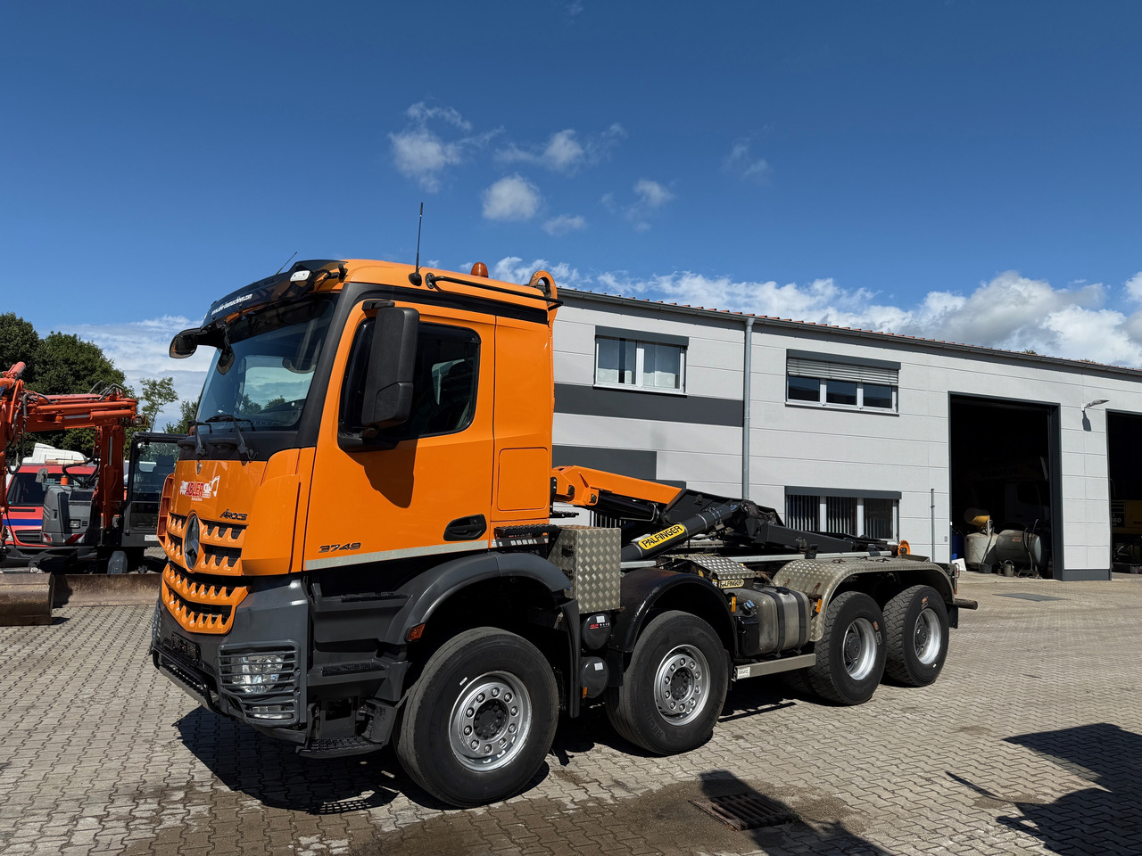 Mercedes-Benz 3748 Arocs Abrollkipper Palfinger AHK - Hook lift truck: picture 2 Mercedes-Benz 3748 Arocs Abrollkipper Palfinger AHK - Hook lift truck: picture 2
