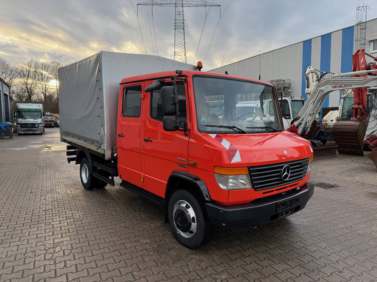 Mercedes-Benz 816 Vario Doka Pritsche Plane 2x AHK - Curtainsider truck: picture 3 Mercedes-Benz 816 Vario Doka Pritsche Plane 2x AHK - Curtainsider truck: picture 3