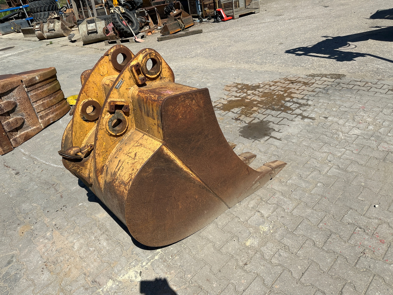 Tieflöffel 125 cm Caterpillar - Excavator bucket for Construction machinery: picture 4 Tieflöffel 125 cm Caterpillar - Excavator bucket for Construction machinery: picture 4