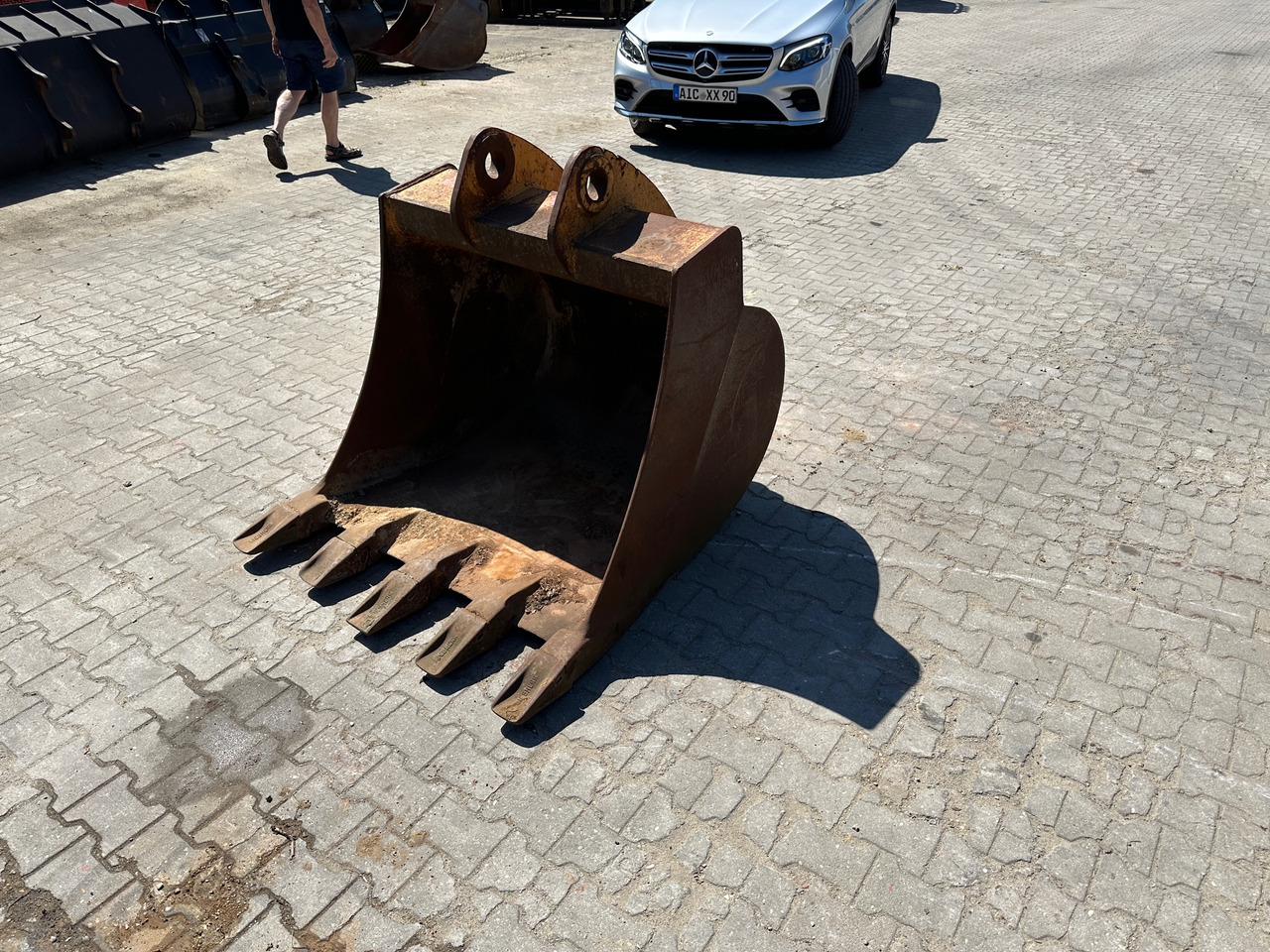 Tieflöffel 125 cm Caterpillar - Excavator bucket for Construction machinery: picture 2 Tieflöffel 125 cm Caterpillar - Excavator bucket for Construction machinery: picture 2