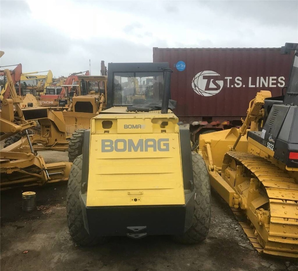 BOMAG BW 217 D-2 - Compactor: picture 2 BOMAG BW 217 D-2 - Compactor: picture 2
