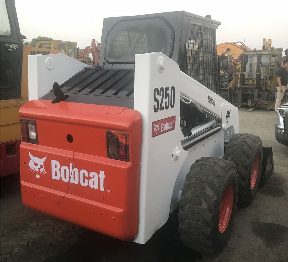 Bobcat S250 - Skid steer loader: picture 2 Bobcat S250 - Skid steer loader: picture 2