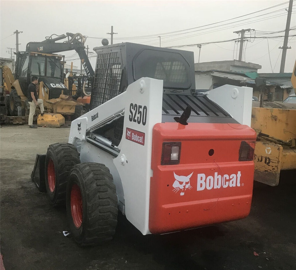 Bobcat S250 - Skid steer loader: picture 3 Bobcat S250 - Skid steer loader: picture 3