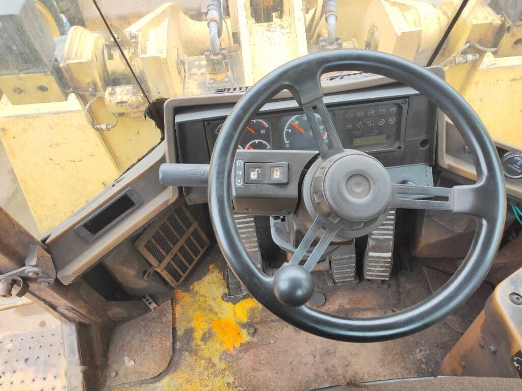 Wheel loader Caterpillar 966 F: picture 7
