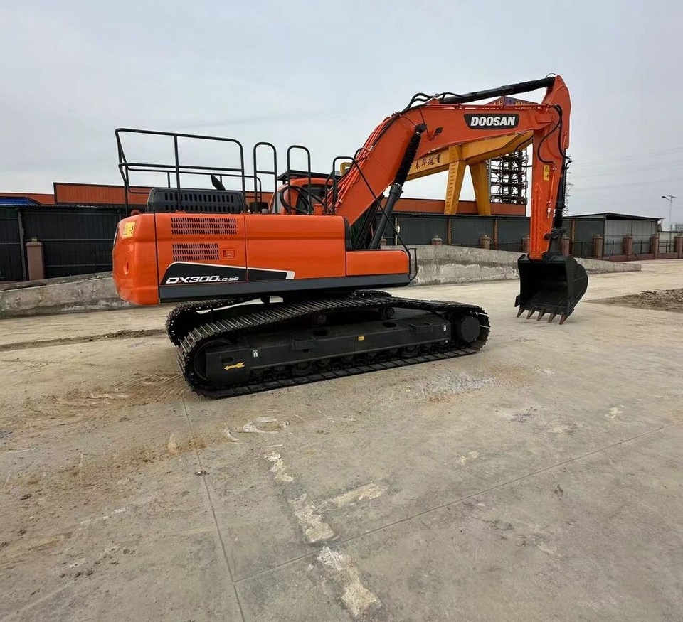 Doosan DX300 - Crawler excavator: picture 3 Doosan DX300 - Crawler excavator: picture 3