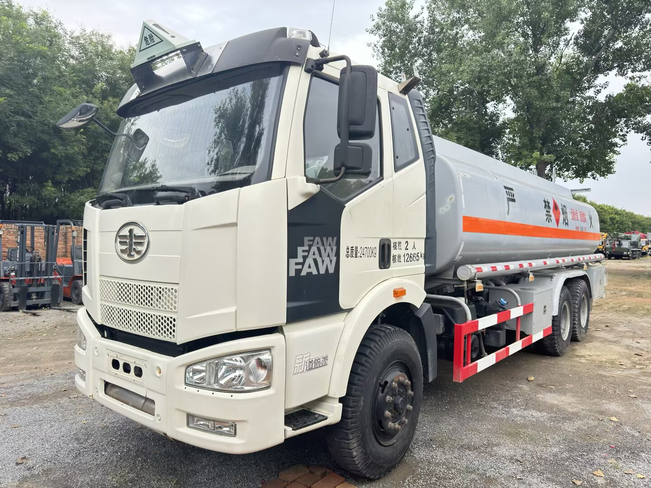 FAW - Tank truck: picture 1 FAW - Tank truck: picture 1