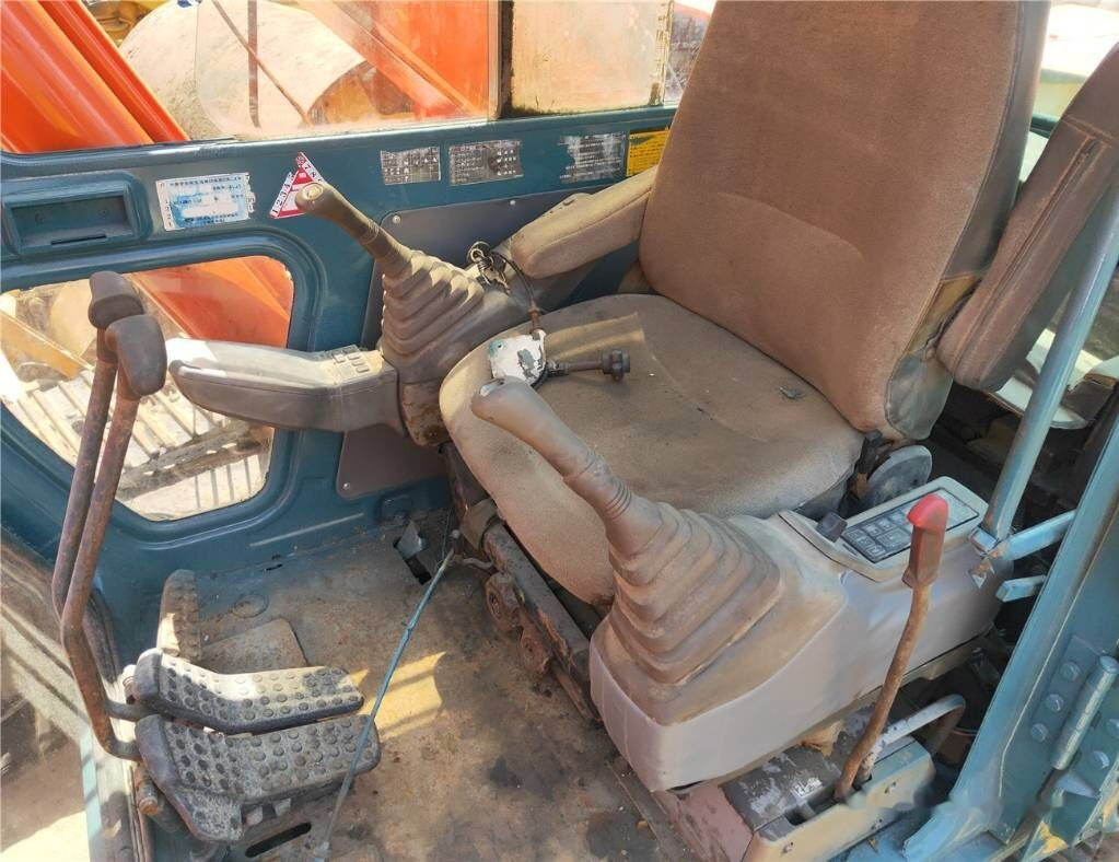 Hitachi EX 200 - Crawler excavator: picture 3 Hitachi EX 200 - Crawler excavator: picture 3