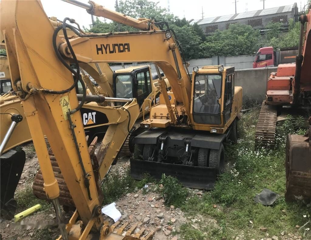 Hyundai 200-5 - Wheel excavator: picture 1 Hyundai 200-5 - Wheel excavator: picture 1