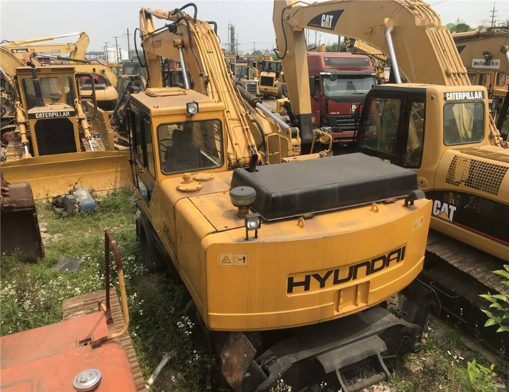 Hyundai 200-5 - Wheel excavator: picture 2 Hyundai 200-5 - Wheel excavator: picture 2