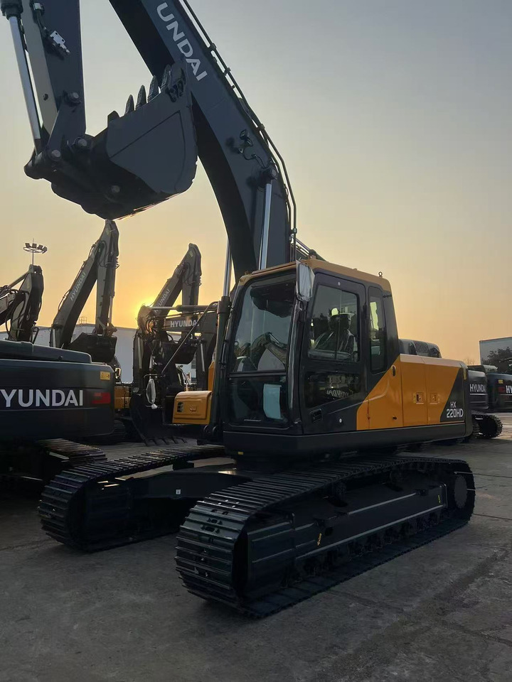New Crawler excavator Hyundai HX220HD: picture 6