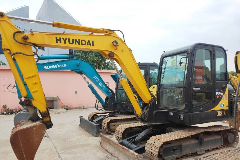 Hyundai R60-7 - Mini excavator: picture 2 Hyundai R60-7 - Mini excavator: picture 2