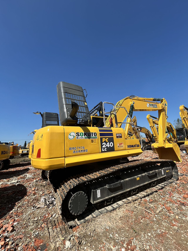 KOMATSU PC240-8 - Excavator: picture 2 KOMATSU PC240-8 - Excavator: picture 2