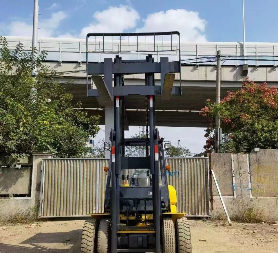 Komatsu FD70 - Diesel forklift: picture 1 Komatsu FD70 - Diesel forklift: picture 1