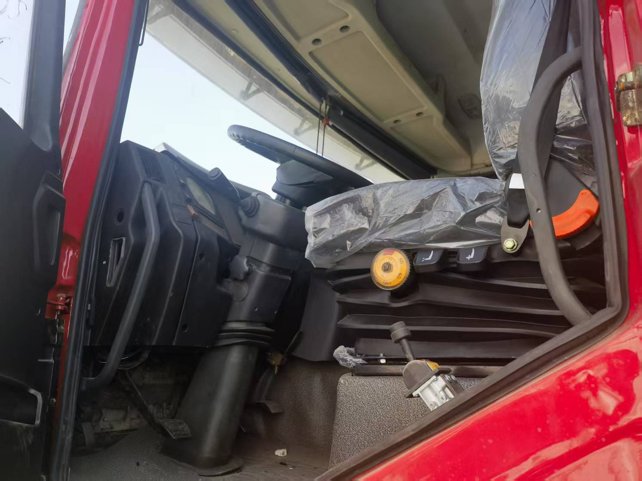 Tipper Shacman F3000 8*4 Dump truck: picture 9