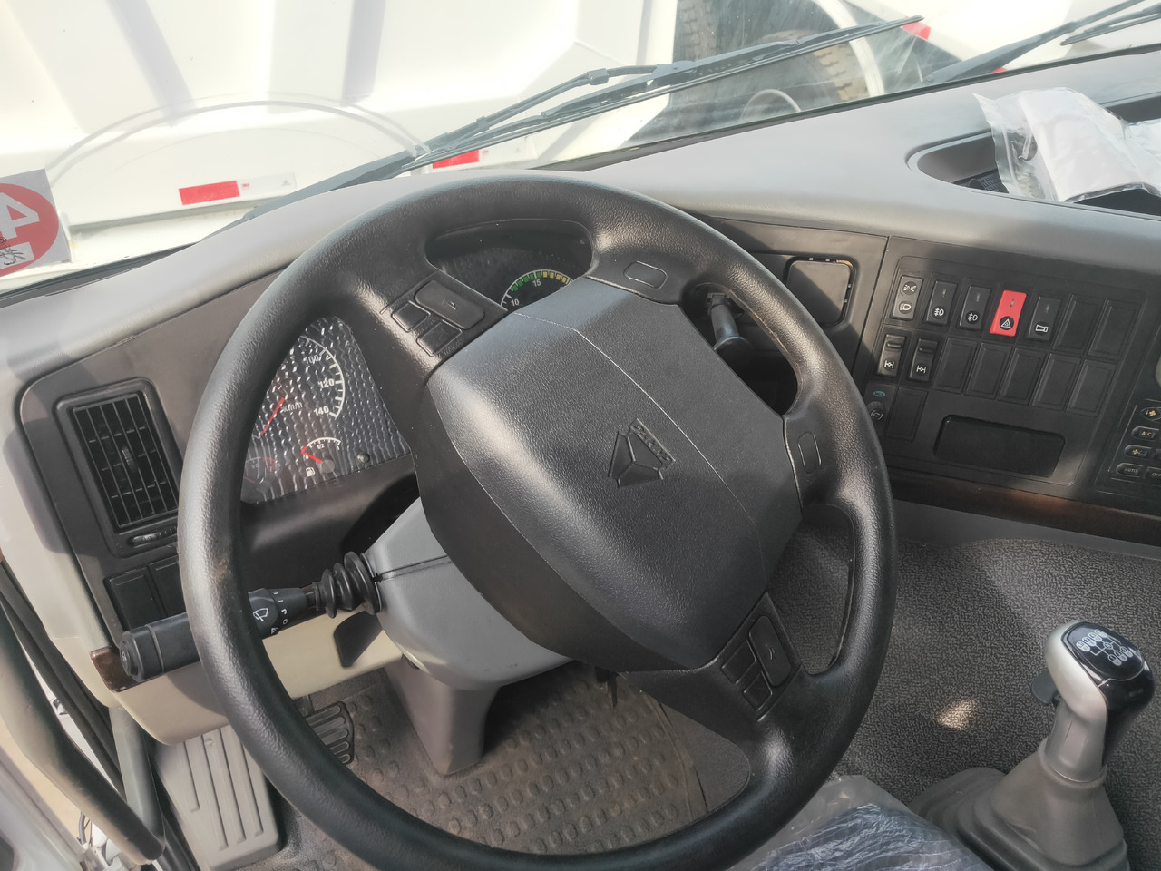 Tipper Sinotruk HOWO 371 6*4 Dump truck: picture 9
