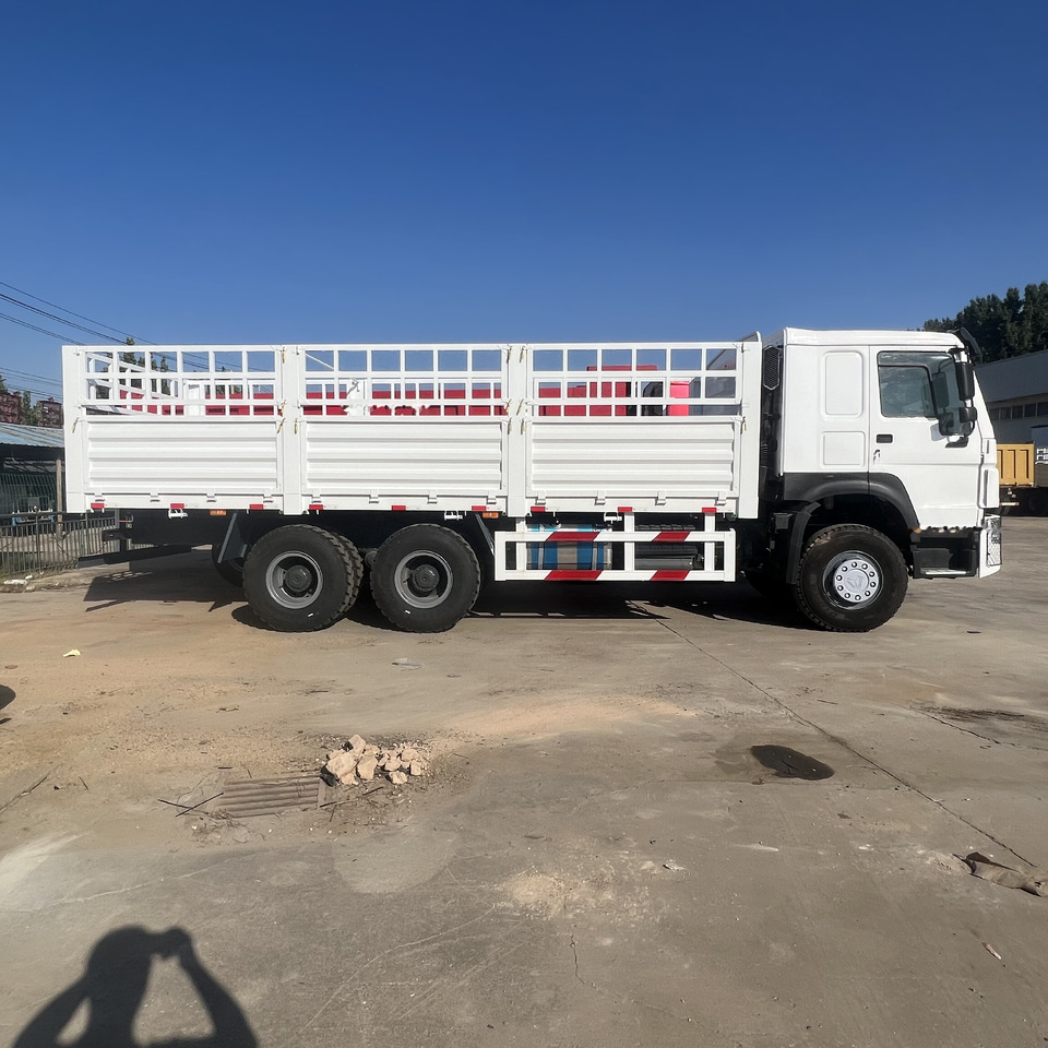 Dropside/ Flatbed truck Sinotruk HOWO 371 6*4 Fence truck: picture 7