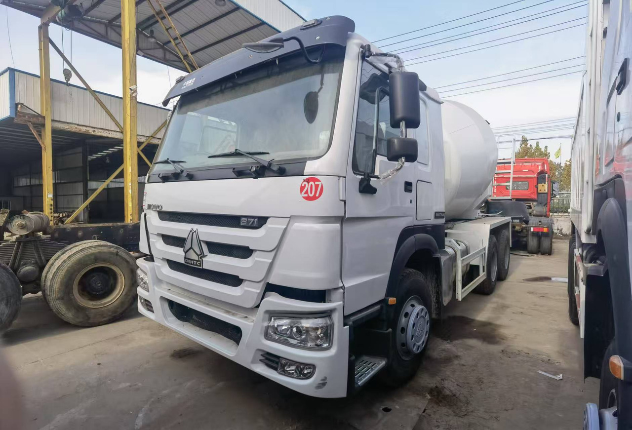 Sinotruk HOWO 371 Concrete mixer truck - Concrete mixer truck: picture 2 Sinotruk HOWO 371 Concrete mixer truck - Concrete mixer truck: picture 2