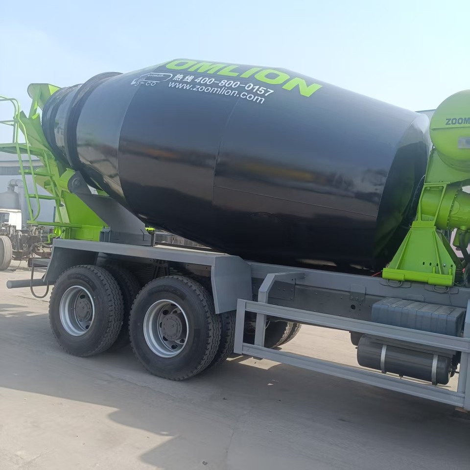 Sinotruk HOWO 6*4 Concrete mixer truck - Concrete mixer truck: picture 4 Sinotruk HOWO 6*4 Concrete mixer truck - Concrete mixer truck: picture 4