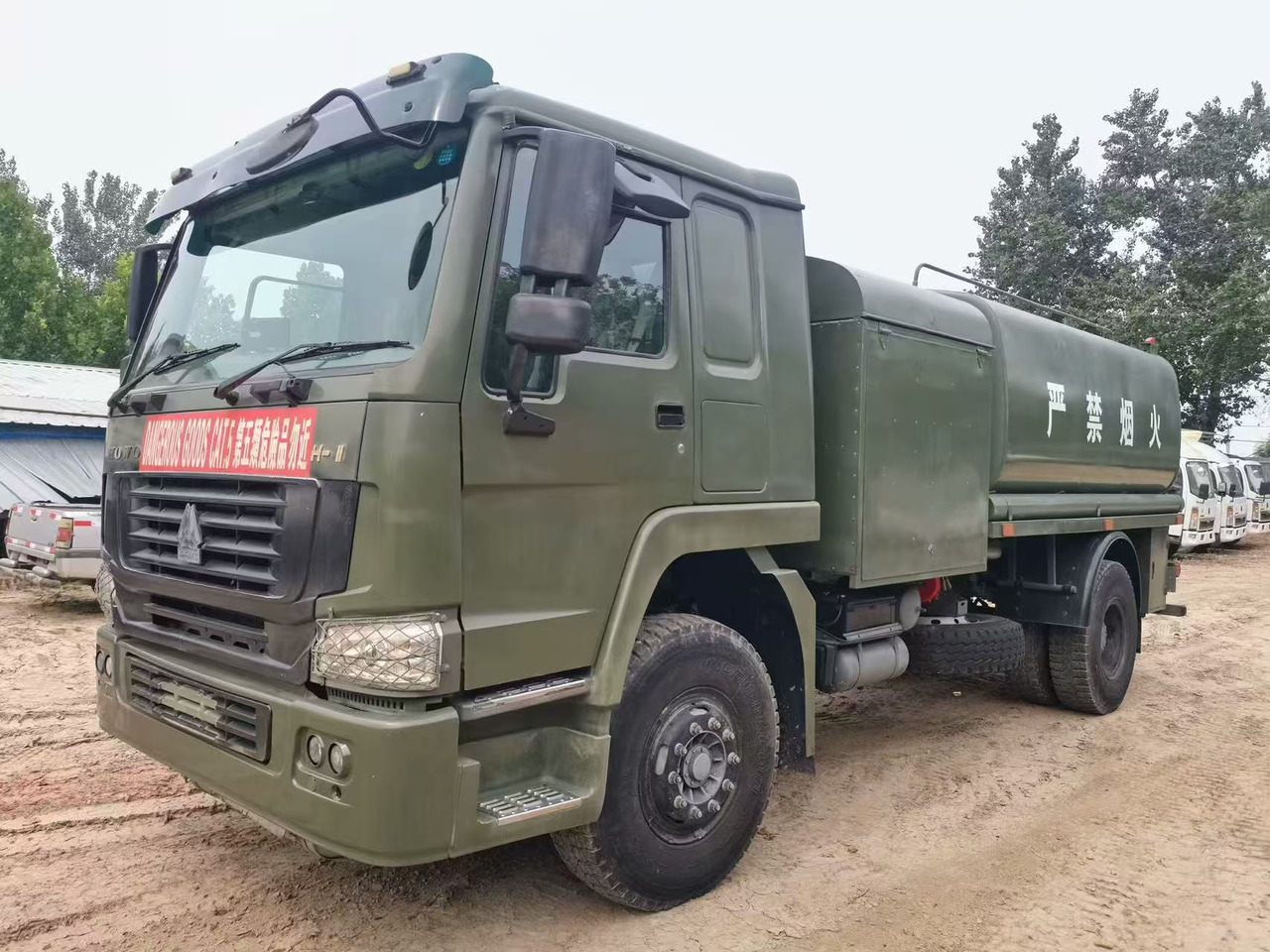 Sinotruk HOWO - Tank truck: picture 1 Sinotruk HOWO - Tank truck: picture 1