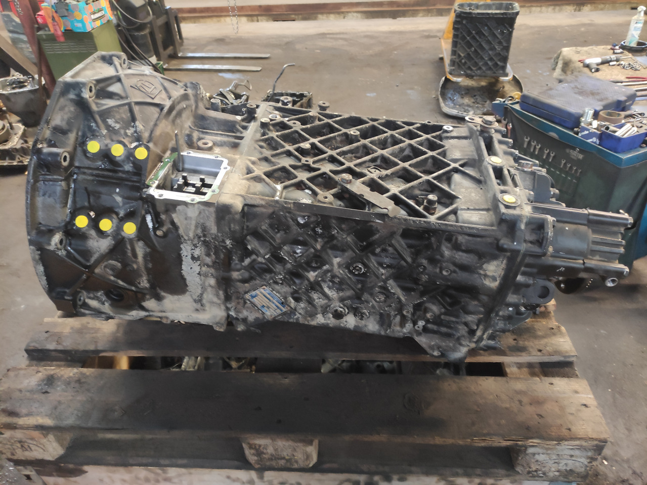 MAN TGA, TGS, TGX - Gearbox for Truck: picture 1 MAN TGA, TGS, TGX - Gearbox for Truck: picture 1