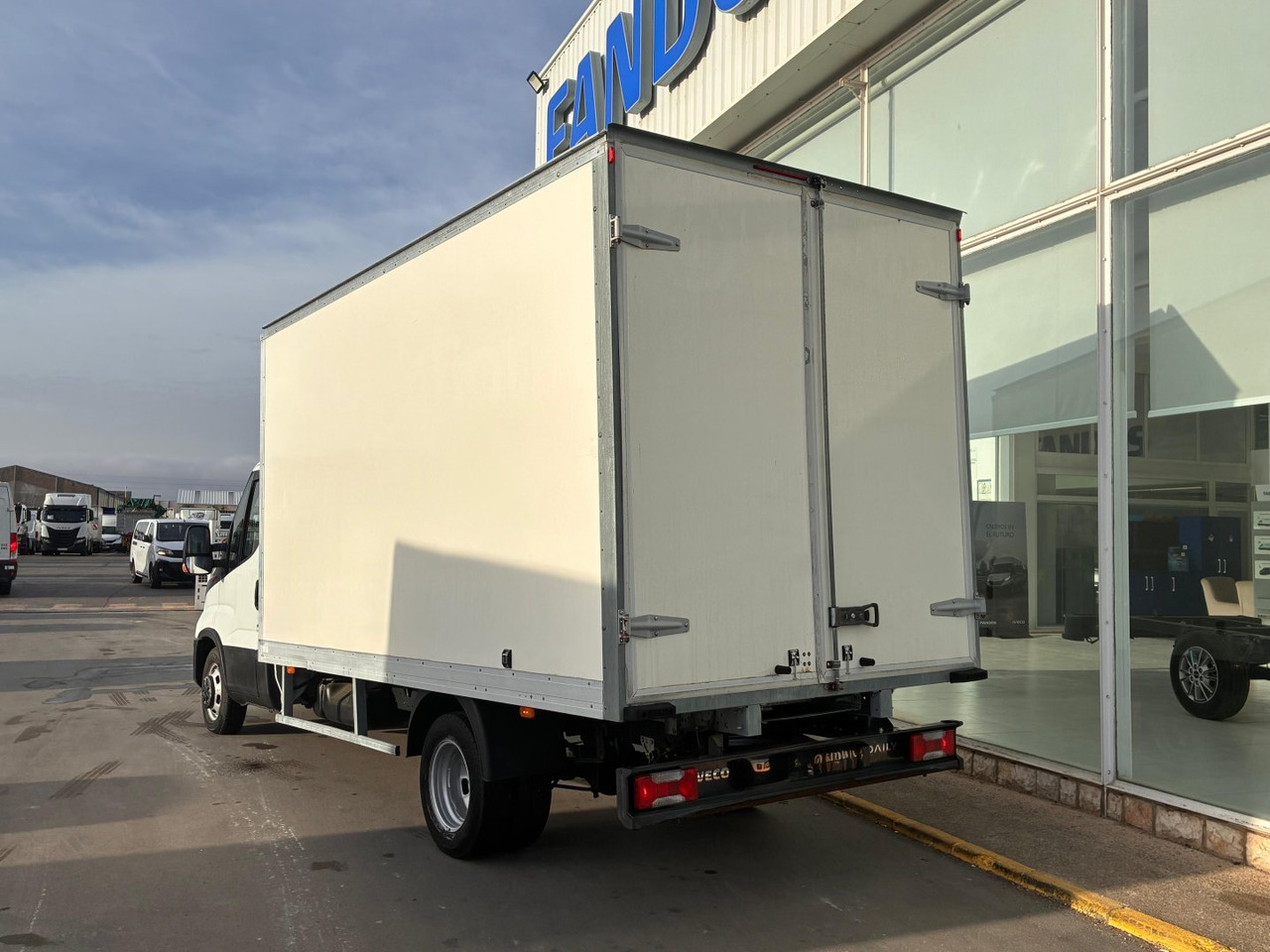 Caja cerrada IVECO 35C16 3.0 20m3 con puertas traseras - Box van: picture 4 Caja cerrada IVECO 35C16 3.0 20m3 con puertas traseras - Box van: picture 4
