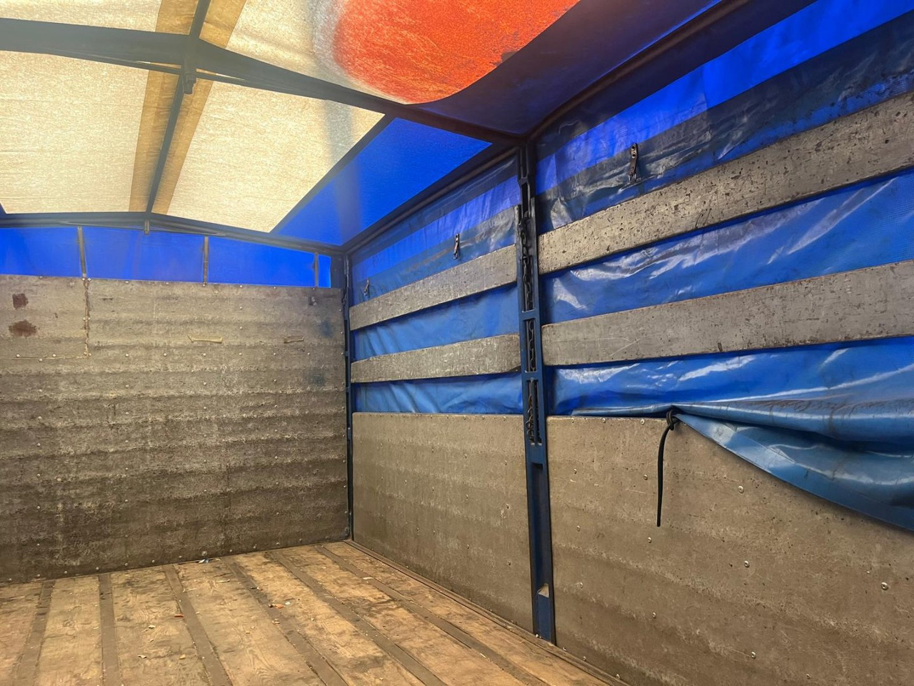 Curtainsider truck Caja cerrada IVECO Eurocargo ML80E17: picture 14