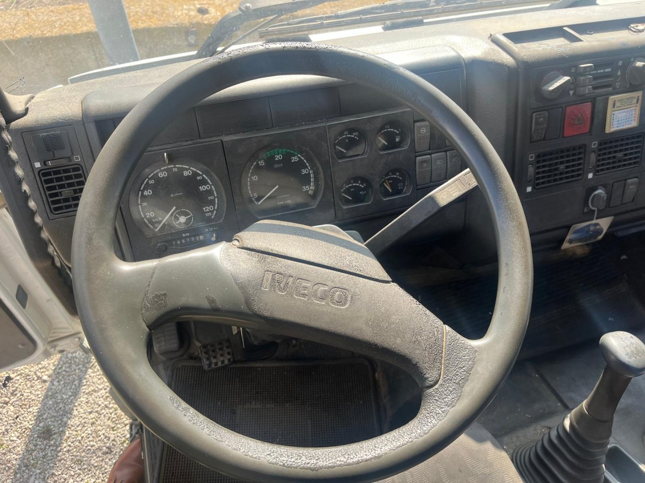 Curtainsider truck Caja cerrada IVECO Eurocargo ML80E17: picture 11