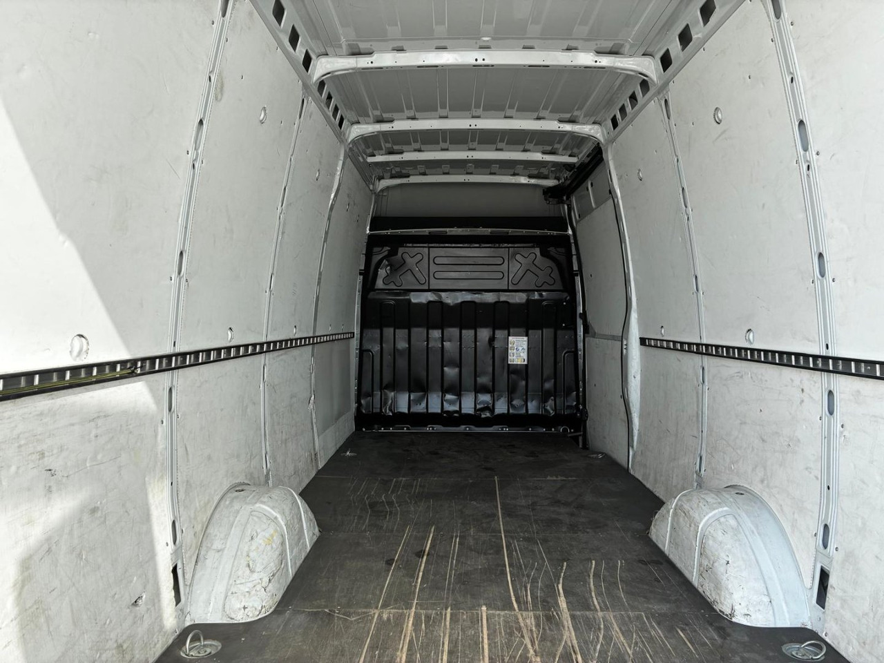 Furgón IVECO 35S14 V 16m3 - Panel van: picture 5 Furgón IVECO 35S14 V 16m3 - Panel van: picture 5
