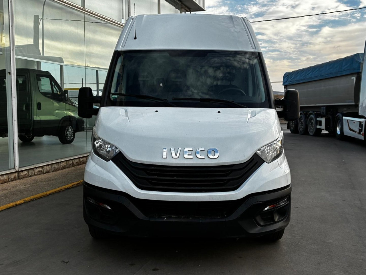 Furgón IVECO 35S14 V 16m3 - Panel van: picture 2 Furgón IVECO 35S14 V 16m3 - Panel van: picture 2