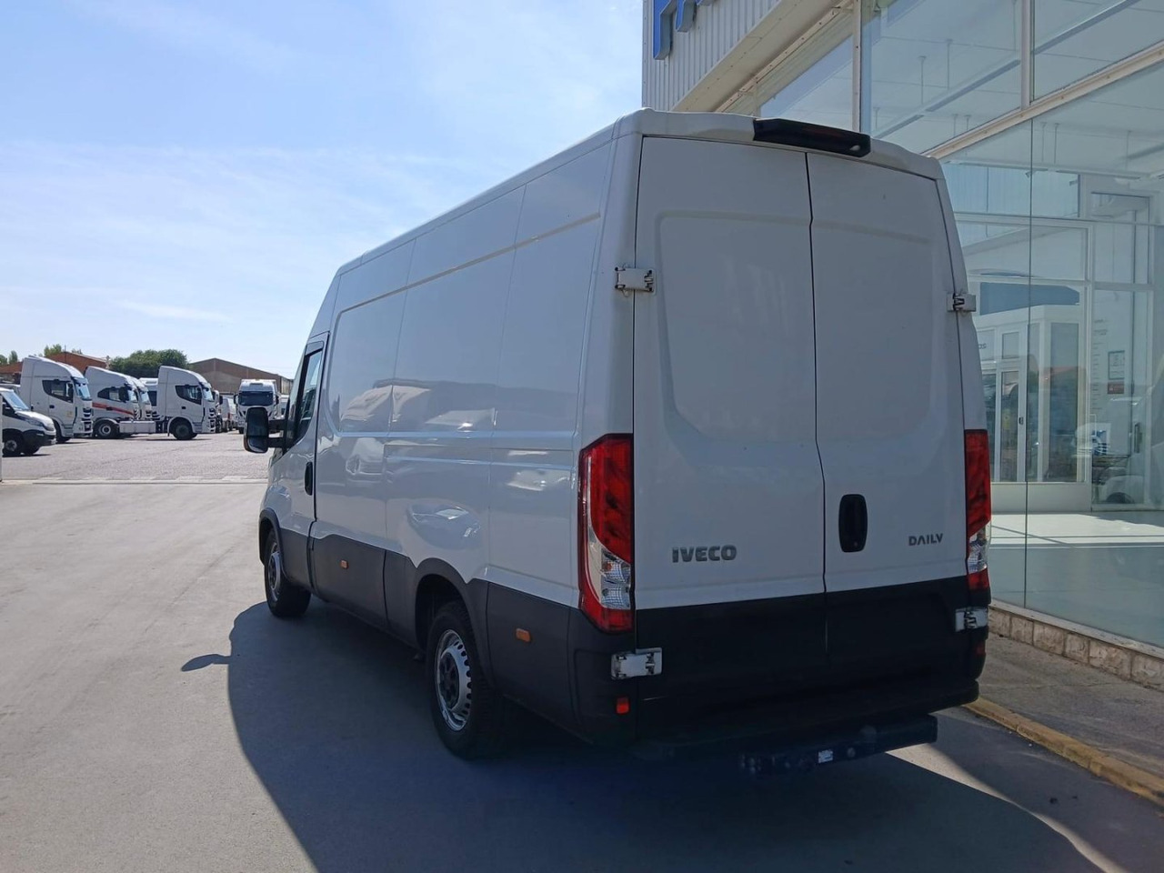 Furgón IVECO 35S16 V 12m3 - Panel van: picture 4 Furgón IVECO 35S16 V 12m3 - Panel van: picture 4