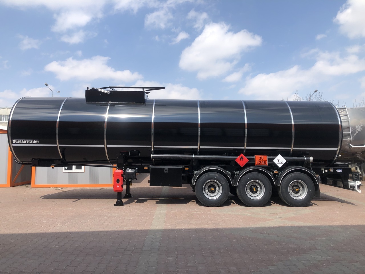 NURSAN ASPHALT INSULATED BITUMEN TANKER - Tank semi-trailer: picture 1 NURSAN ASPHALT INSULATED BITUMEN TANKER - Tank semi-trailer: picture 1