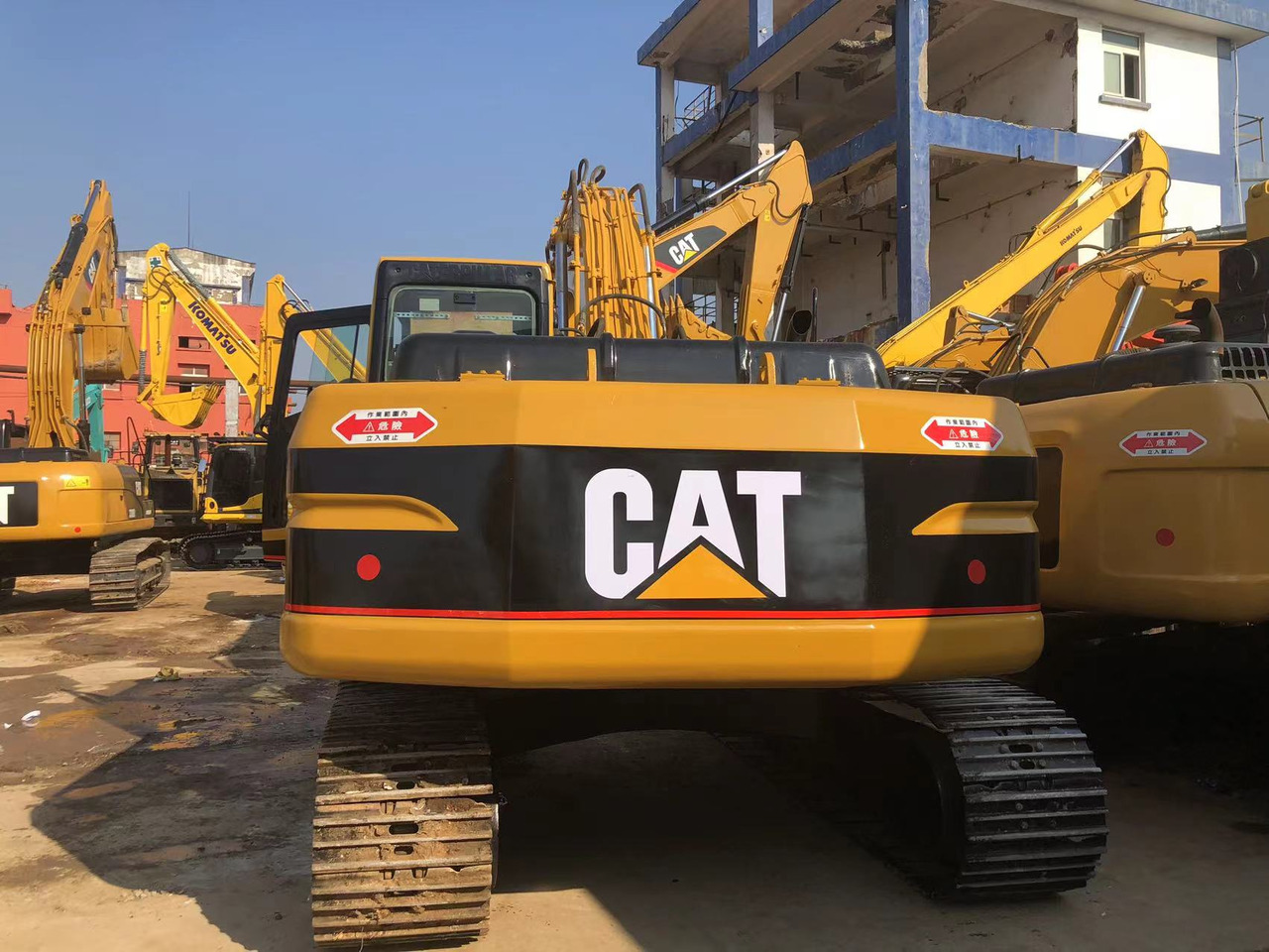 CAT 320BL - Crawler excavator: picture 2 CAT 320BL - Crawler excavator: picture 2