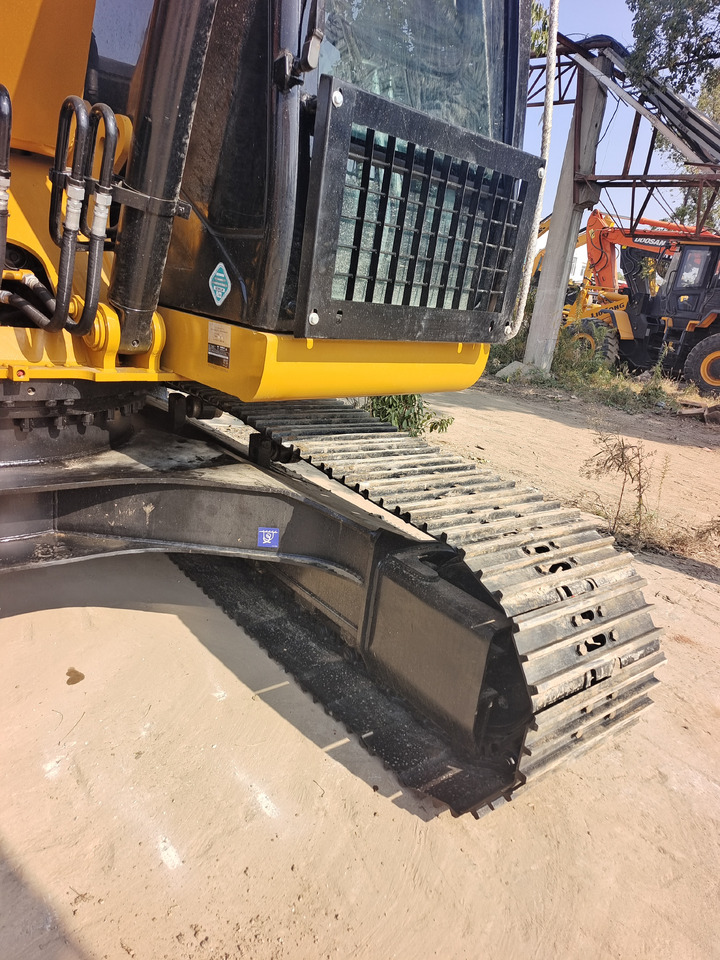 Crawler excavator CAT 320D2L: picture 30