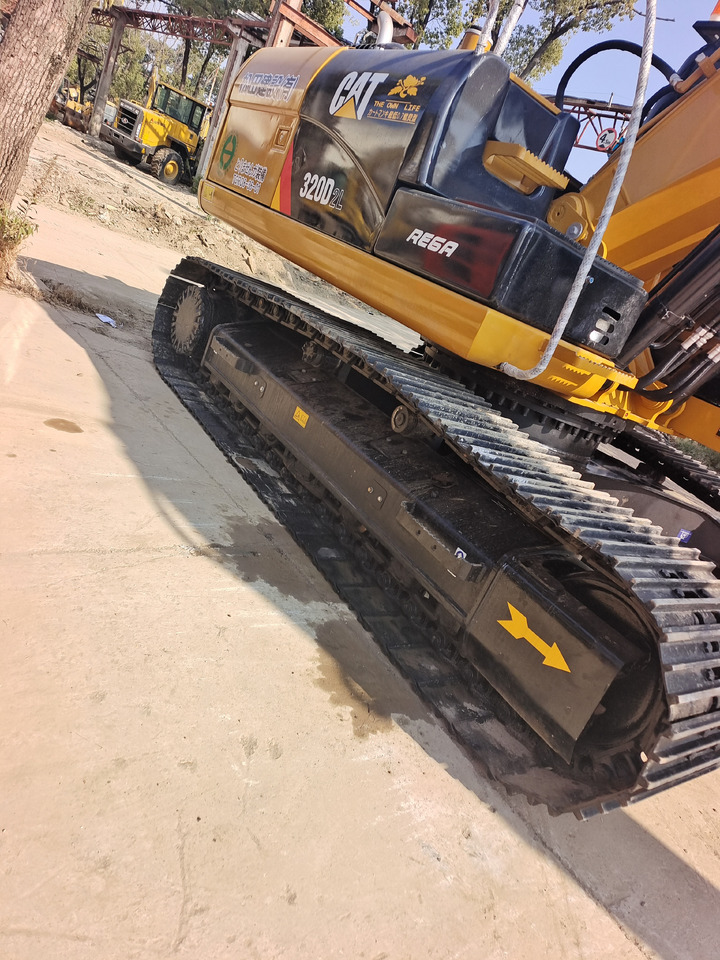 Crawler excavator CAT 320D2L: picture 13
