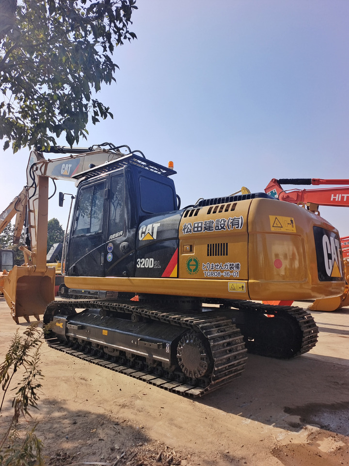 Crawler excavator CAT 320D2L: picture 37