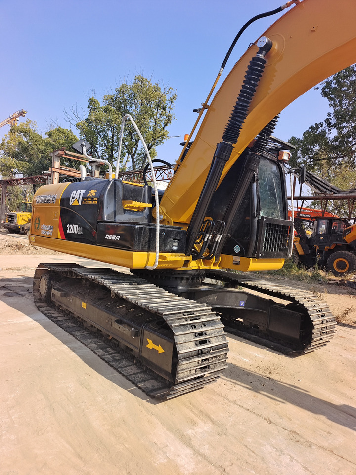 Crawler excavator CAT 320D2L: picture 34