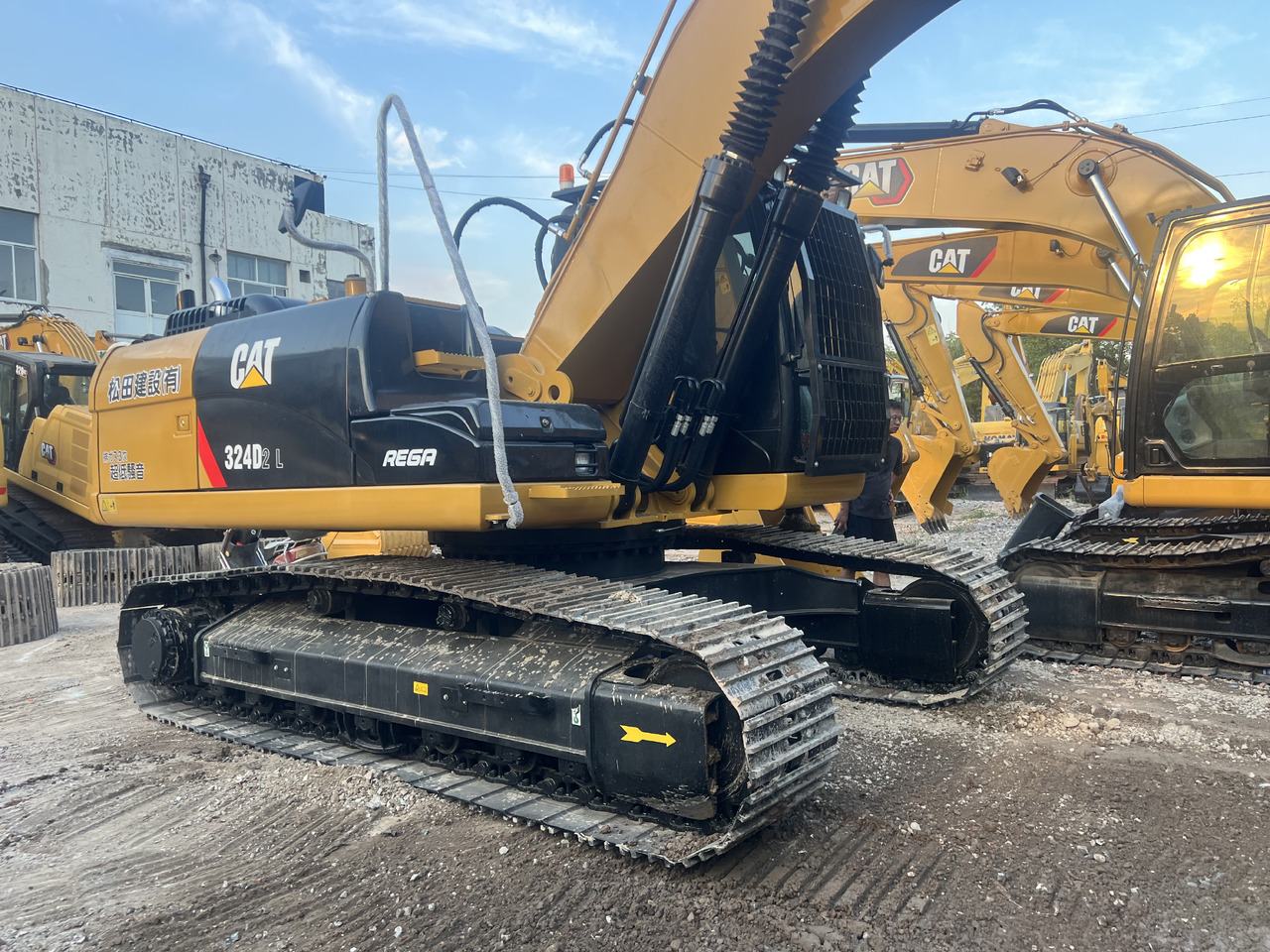 CAT 324DL - Crawler excavator: picture 2 CAT 324DL - Crawler excavator: picture 2