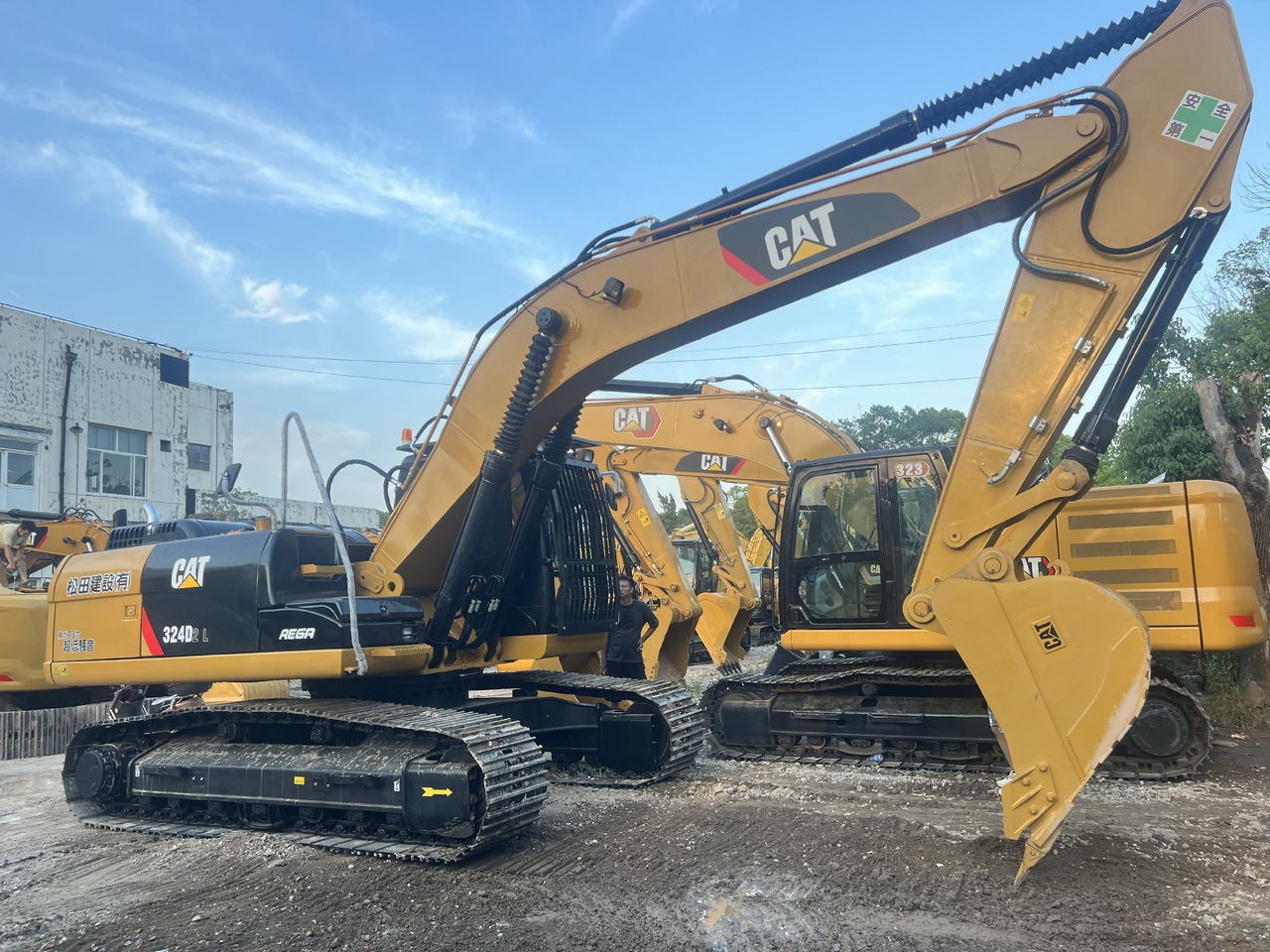 CAT 324DL - Crawler excavator: picture 1 CAT 324DL - Crawler excavator: picture 1