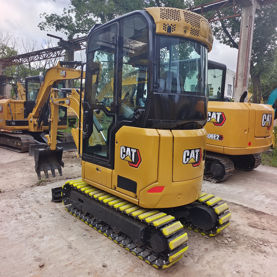 CATERPILLAR 302 CR CAT WITH RUBBER PAD - Mini excavator: picture 1 CATERPILLAR 302 CR CAT WITH RUBBER PAD - Mini excavator: picture 1