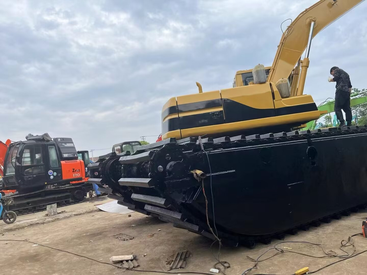 CATERPILLAR 320 BL 18 METER EXTENDED ARM CUSTOMIZABLE DREDGER - Amphibious excavator: picture 2 CATERPILLAR 320 BL 18 METER EXTENDED ARM CUSTOMIZABLE DREDGER - Amphibious excavator: picture 2