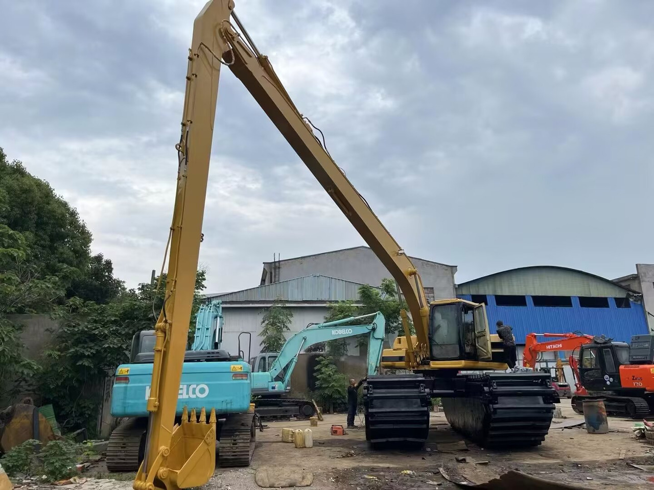 CATERPILLAR 320 BL 18 METER EXTENDED ARM CUSTOMIZABLE DREDGER - Amphibious excavator: picture 1 CATERPILLAR 320 BL 18 METER EXTENDED ARM CUSTOMIZABLE DREDGER - Amphibious excavator: picture 1